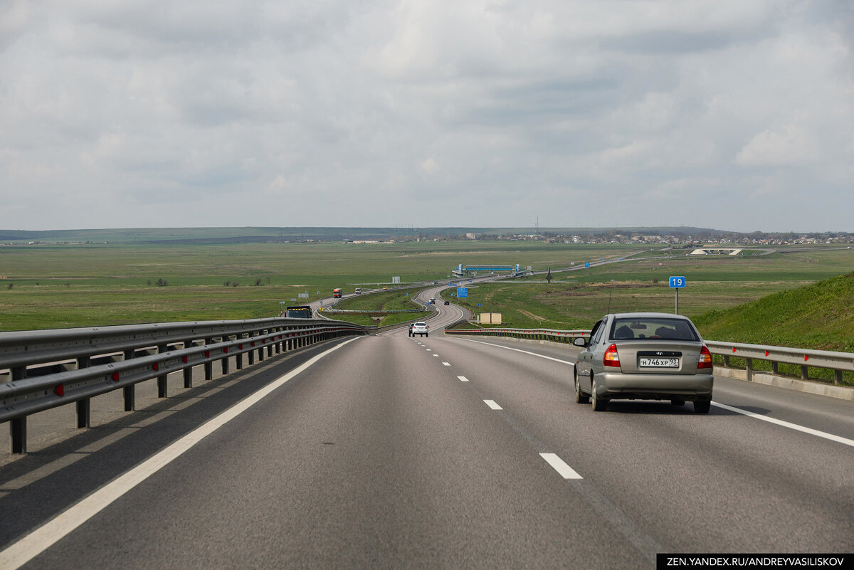 Крымский мост таврида. Крымский мост автотрасса Таврида презентация для школьников. Таврида трасса Крым фото. Трасса Таврида начинается на Крымском мосту, а где заканчивается?.