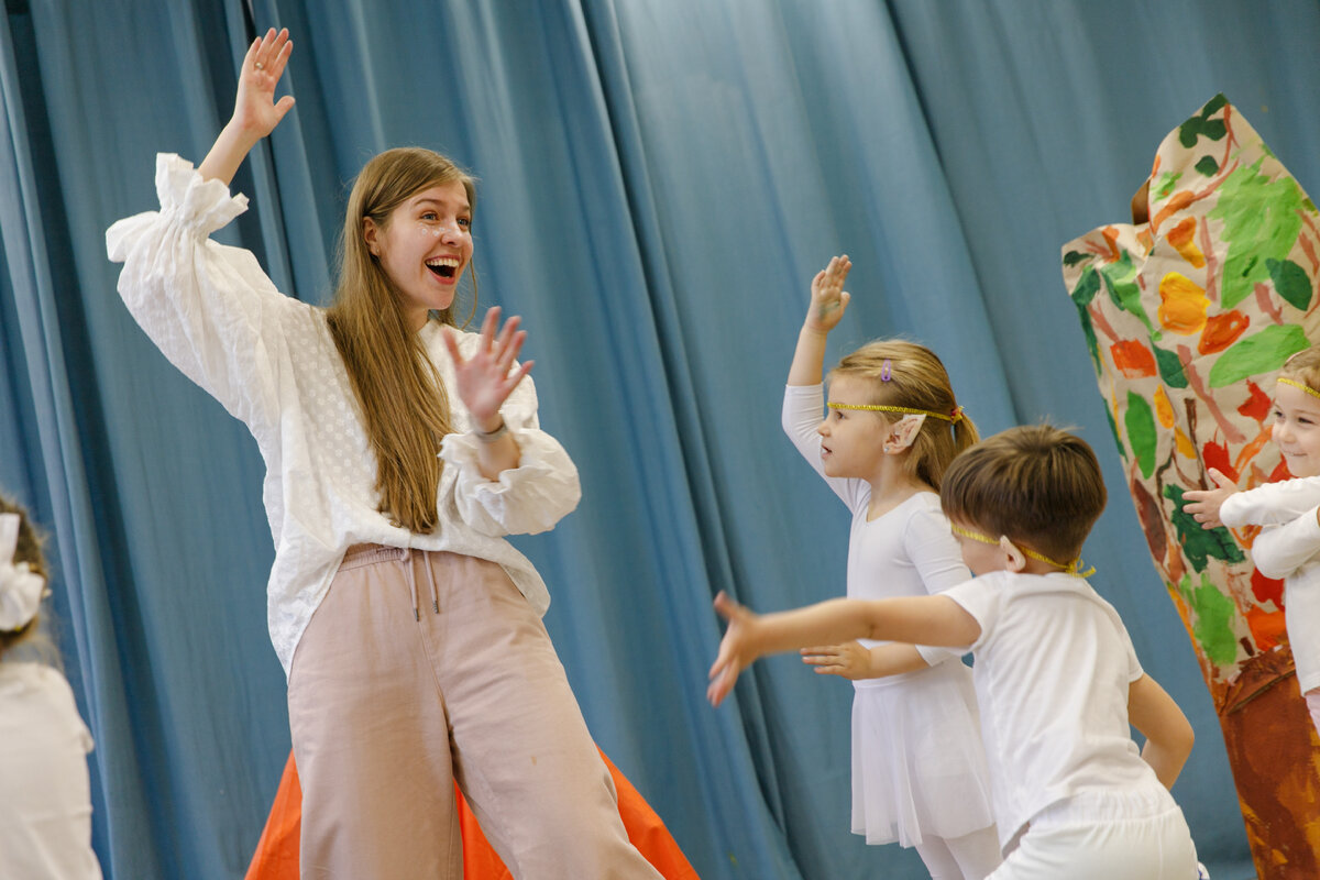 Мария Подковырова — режиссер и преподаватель актерского мастерства для детей и подростков. И автор статьи. После спектакля "Эльфы и волшебный робот" в театральной студии Джем. 