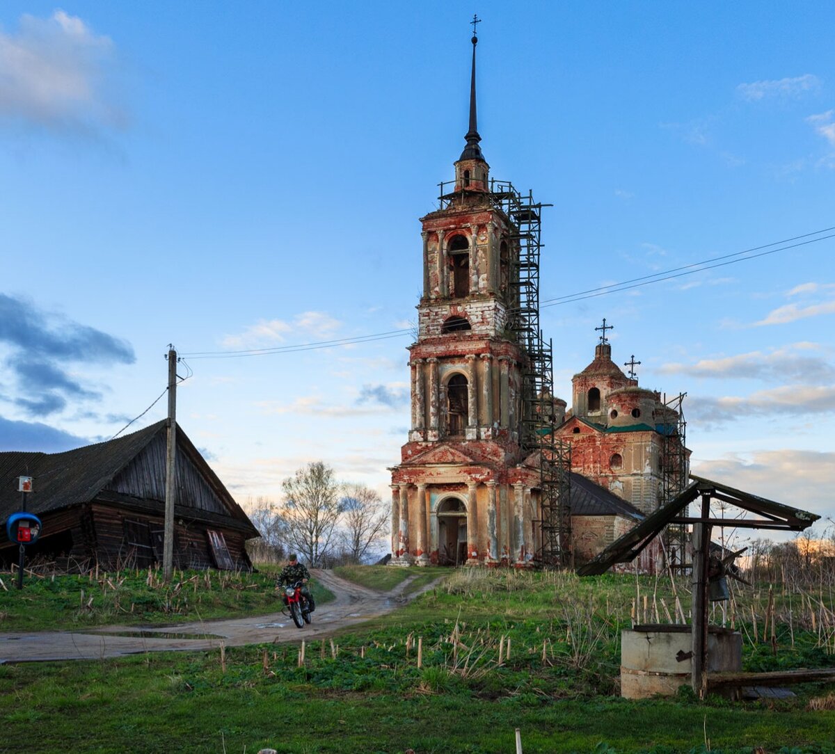 Церковь Богоявления Господня в Еськах. Фото автора. 