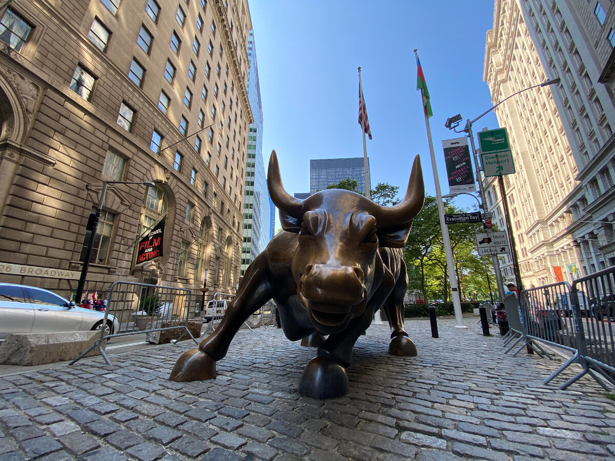 Символ Wall Street.