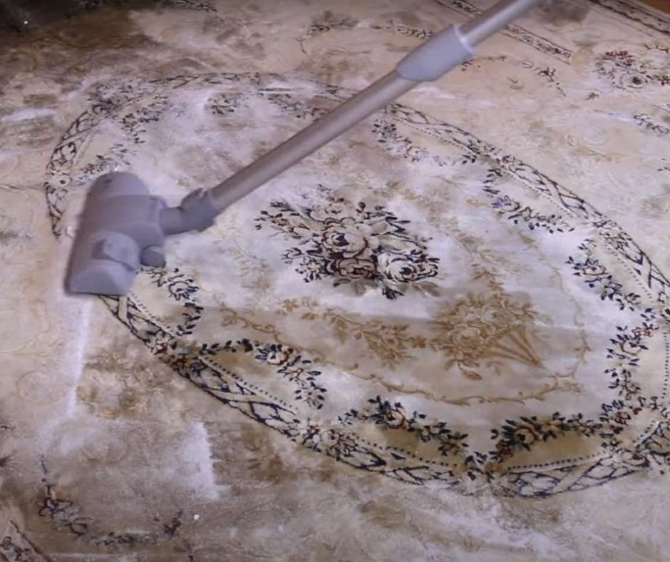 Ich erinnere mich, dass meine Großmutter in jedem Zimmer einen Teppich hatte. Sie haben es auch an die Wand gehängt. So groß, breit, mit verschiedenen Drucken. Aber es scheint, dass diese sowjetische Mode allmählich zurückgeht.-4
