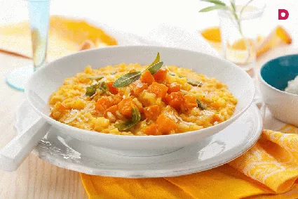 Тыквенная каша отличается приятным нежным вкусом. К тому же она чрезвычайно полезна: содержит высокий процент клетчатки, богата витаминами А и С, ценными аминокислотами. Каша с добавлением тыквы легко усваивается и идеально подходит для детского и диетического питания.