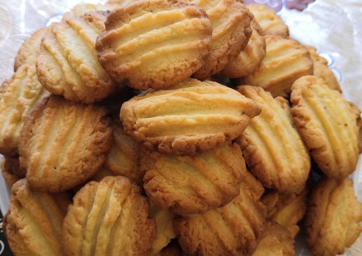 Фото из интернета. Печенье было почти такое. Форма была с тремя "гребешками", но сами печеньки у мамы были длинее.