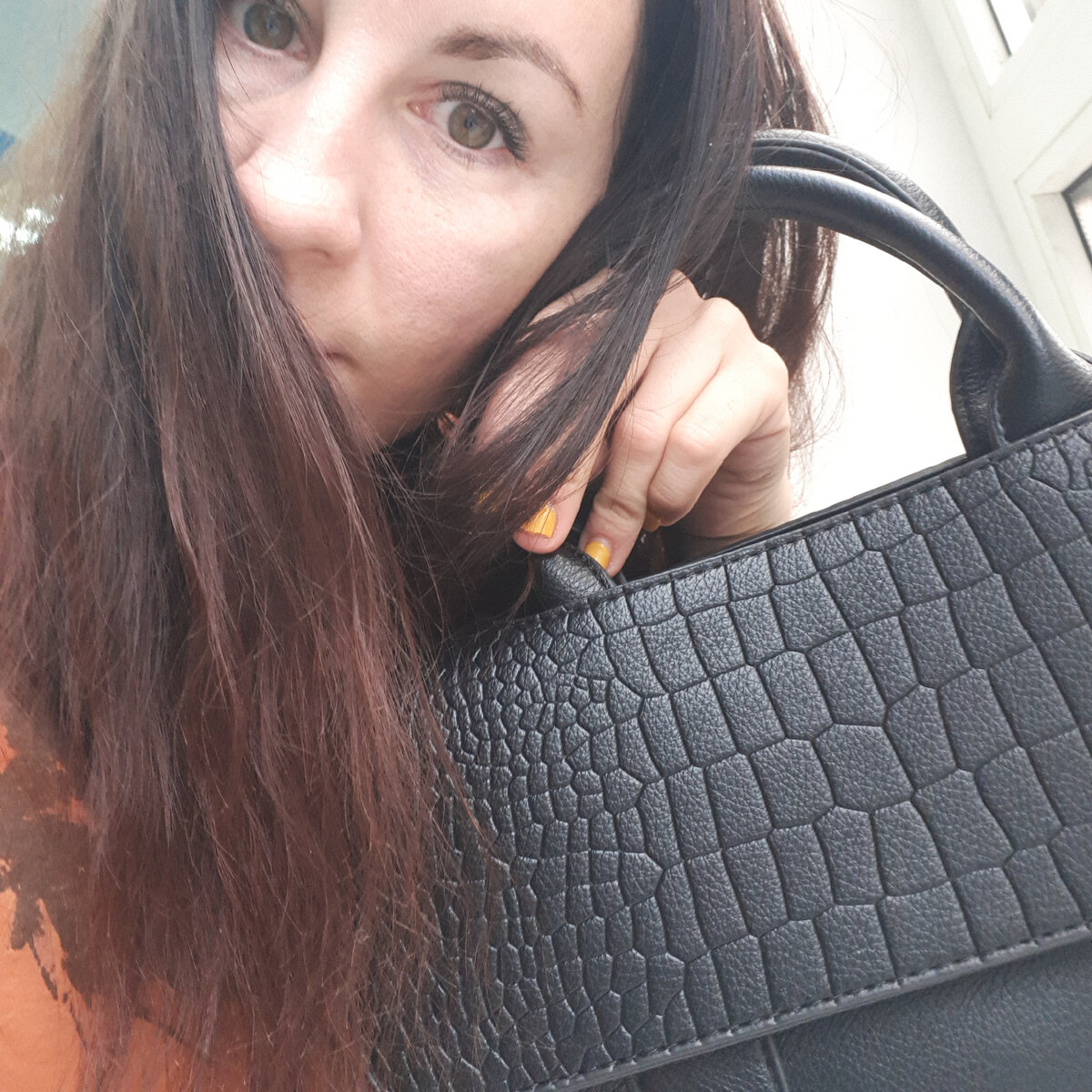 на фото автор и сумка ч рынка Садовод 