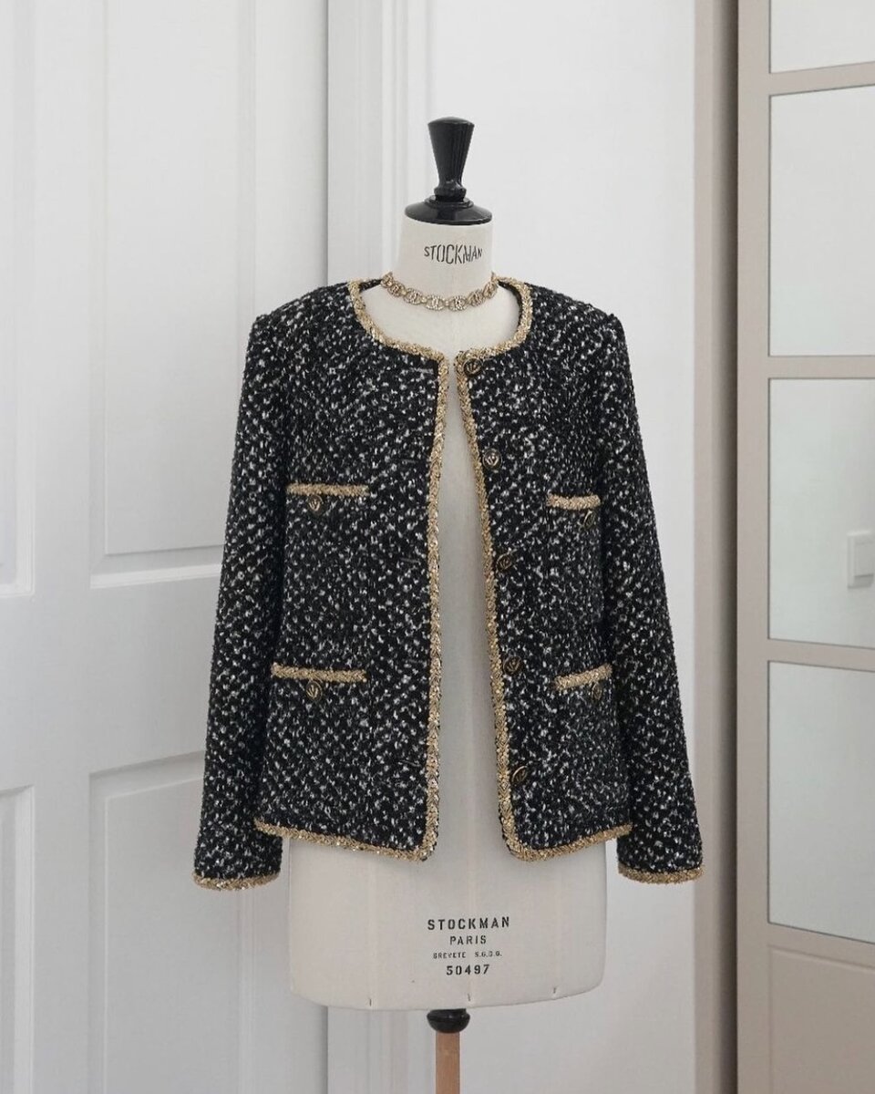 Все изделия созданы из тканей, представленных в салонах ТИССУРА и на сайте tissura.ru