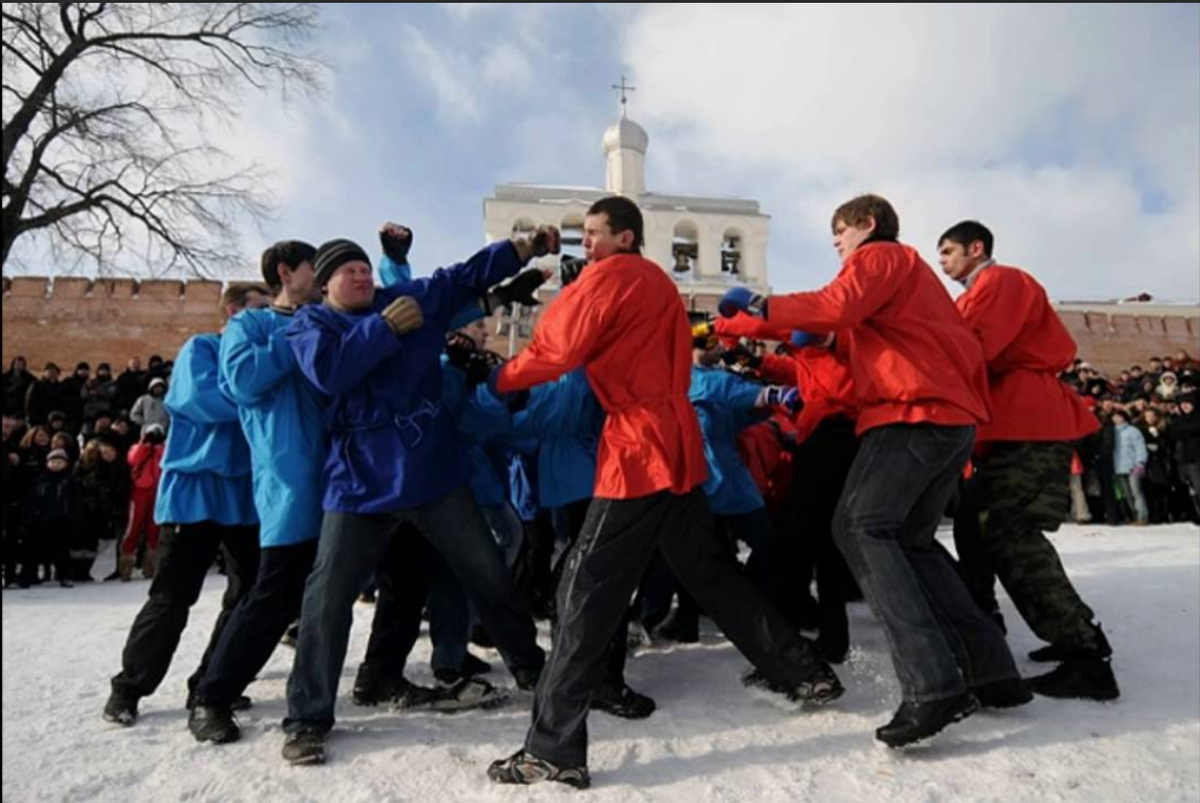 Кулачный бой на руси иллюстрация. Масленица драка. Что такое кулачный бой. Что такое кулачный бой. Стенка на стенку масленица.