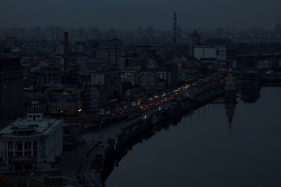     Киев, Одесса и Днепр вновь остались без света  REUTERS