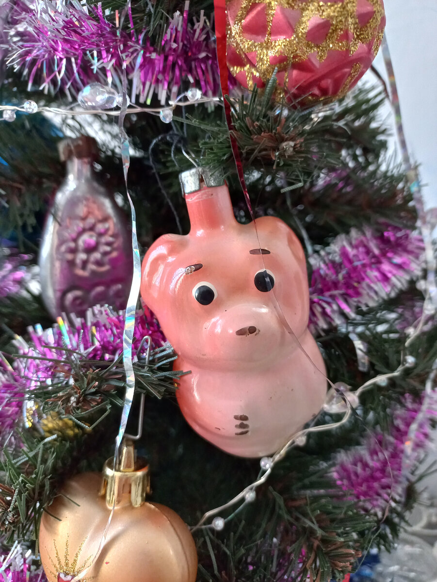 медведь и тот смотрит на меня с елки укоризненно