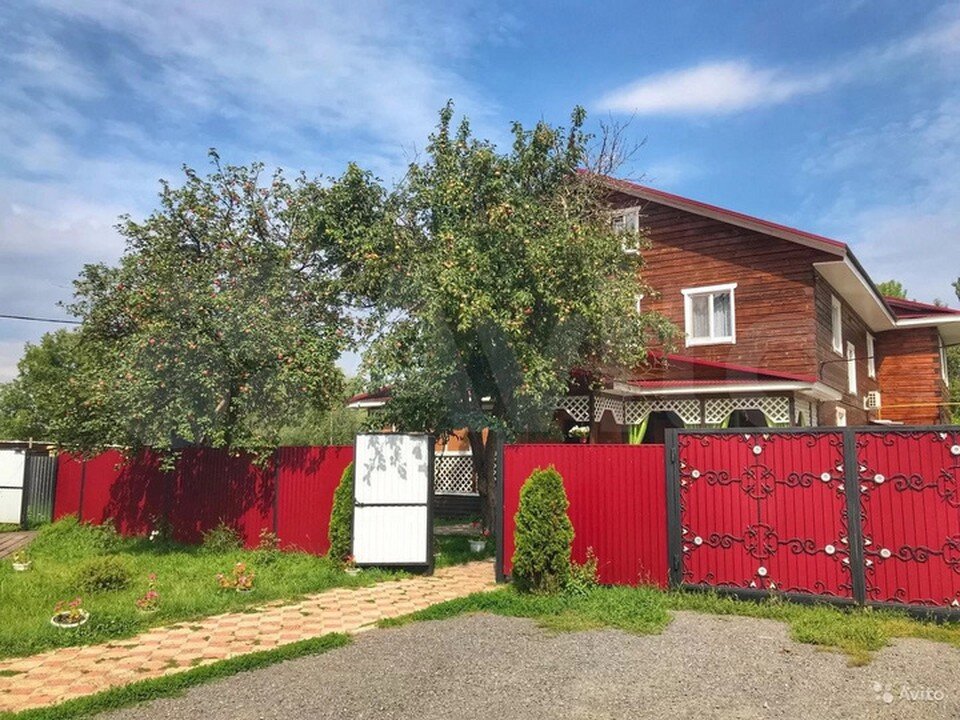 Средняя цена аренды такого домика - 15 тысяч рублей за сутки