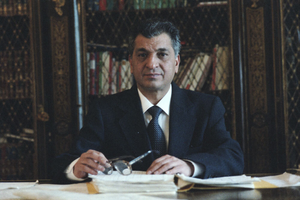 БАБРАК КАРМАЛь 