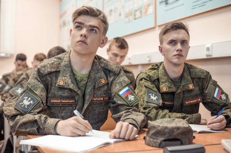 "Мишустин поручил создать 16 военных центров при федеральных вузах" (РИА Новости). источник картинки contextap.ru