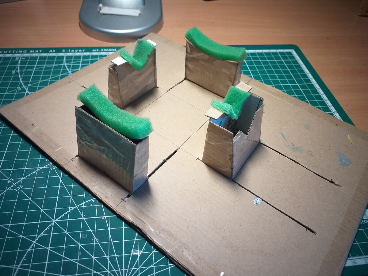 Стапель с поролоновыми подкладками