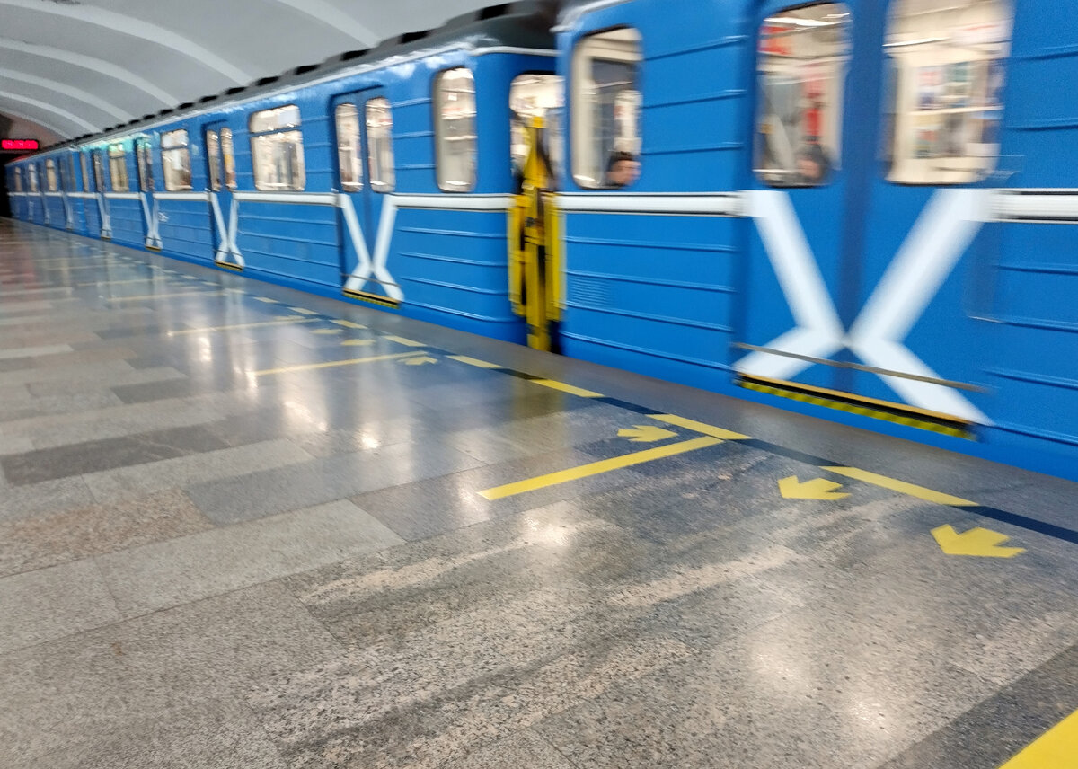 поезд в Екатеринбургском метро
