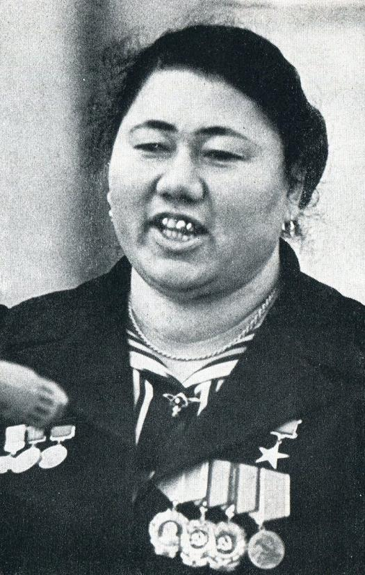 Турсуной Ахунова 