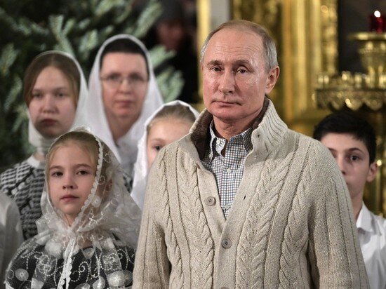     В.Путин в Спасо-Преображенском соборе Санкт-Петербурга, 7 января 2020 г. / kremlin.ru