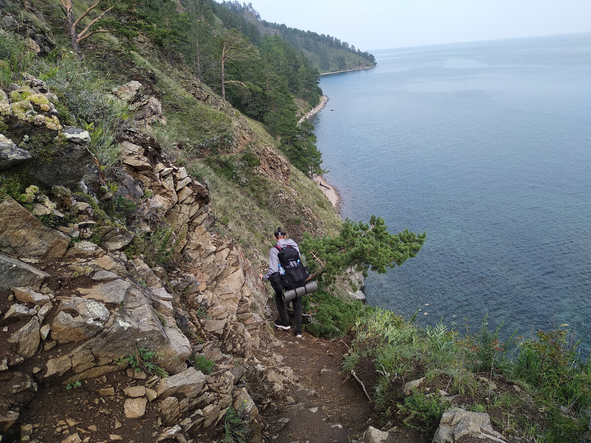                                Миша проходит через опасный обрывистый участок