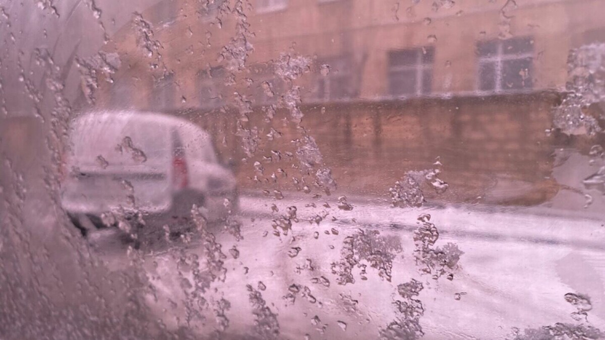     Как не стоит убирать наледь с автомобиля, рассказали в Госавтоинспекции Ставрополья.