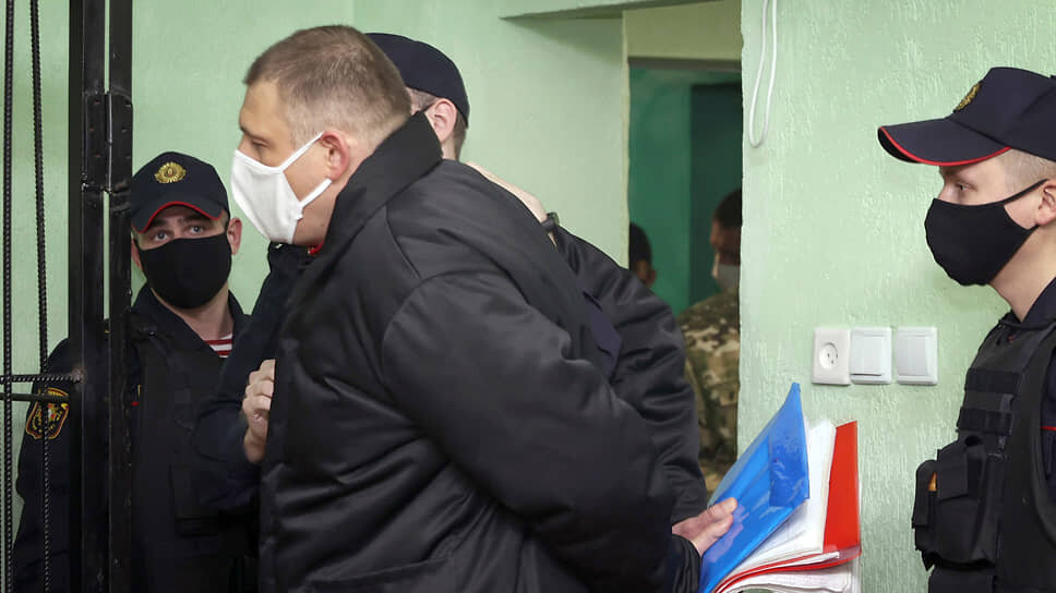 Фото: Sergei Kholodilin / BelTA / AP📷Сергей Тихановкий, в центре