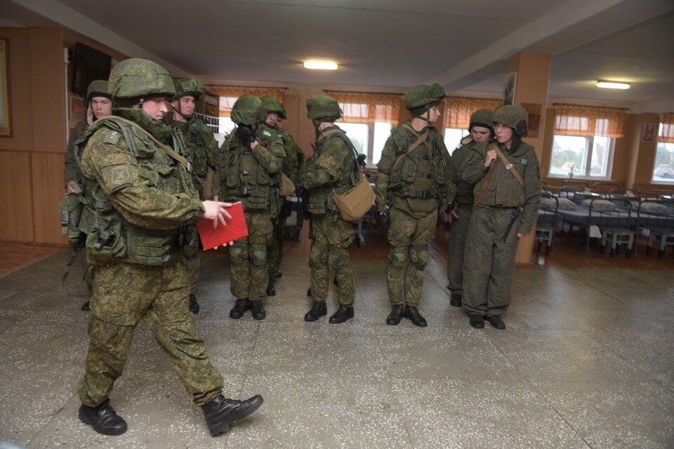     Гражданский долг родине молодой человек все-таки выполнит Михаил ФРОЛОВ