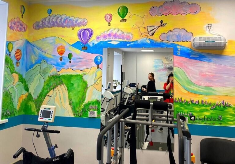    Оренбургские студенты расписали кабинет ЛФК областной больницы им. В.И. Войнова Марина Шарт