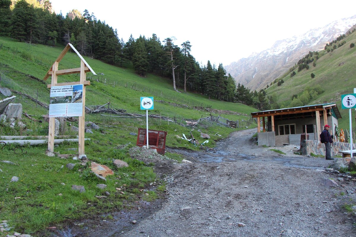 Фото: @копилка приключений. Развилка: налево- Девичьи Косы, направо- водопад Терскол