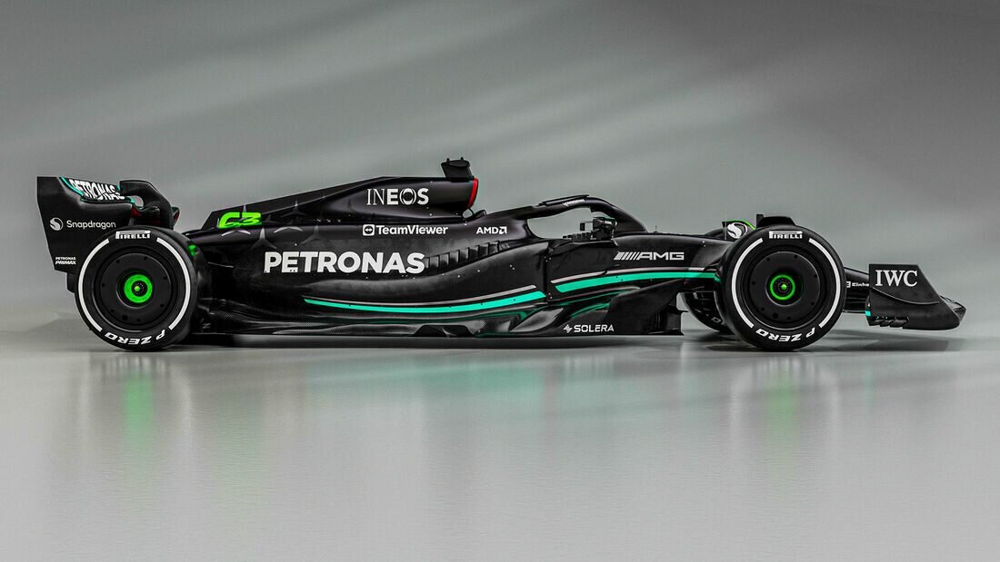 Сочетание черного цвета, карбона и спонсорских цветов оставляют неплохое впечатление от ливреиФото: AMuS  📷
