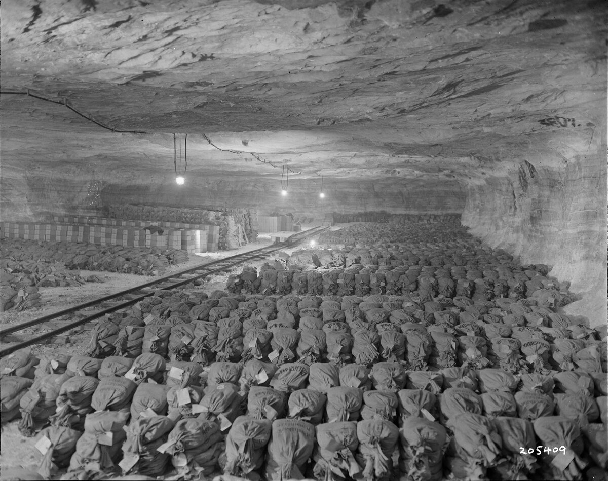 Фото в шахте Меркерс-Кизельбах. Время съемки: 15.04.1945.