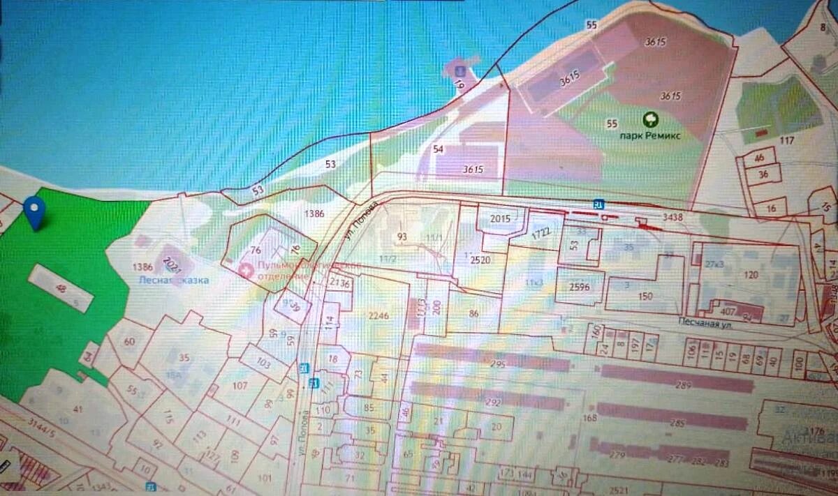 Александр Илющенко претендует на землю от Изумрудного городка (зеленым цветом) до "Бердского острога". Фото: скриншот