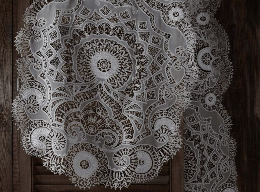    Фото с сайта фабрики "Кадомский вениз"