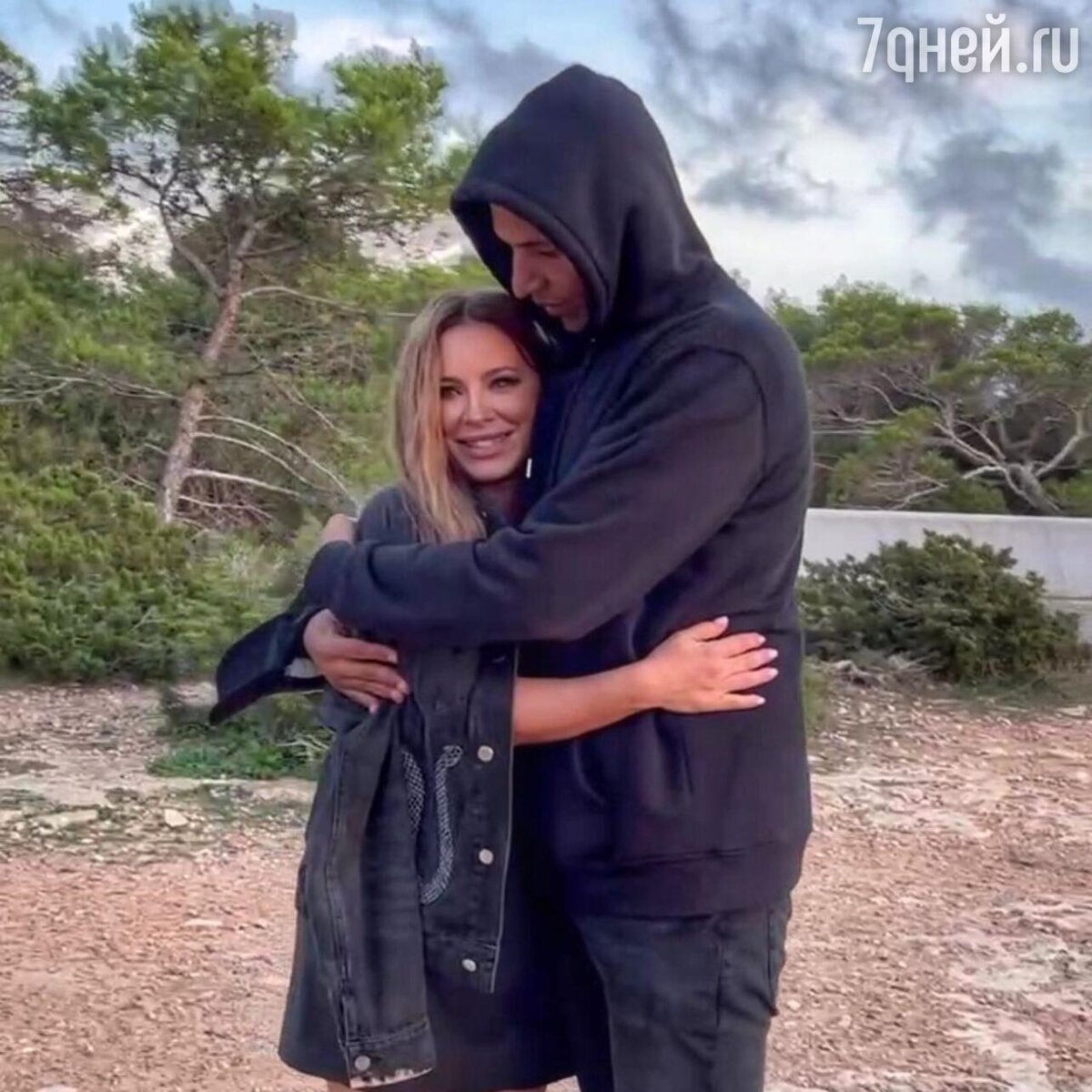    Ани Лорак со своим избранником Социальные сети