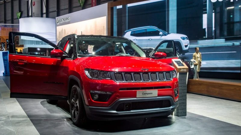 Автомобиль Jeep Compass демонстрируется на 88-м Женевском международном автосалоне в Женеве, Швейцария, 7 марта 2018 года. (Robert Hradil/Getty Images)