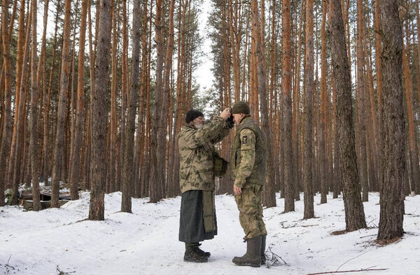 Полковой священник в зоне СВО. Фото © ТАСС / Станислав Красильников
