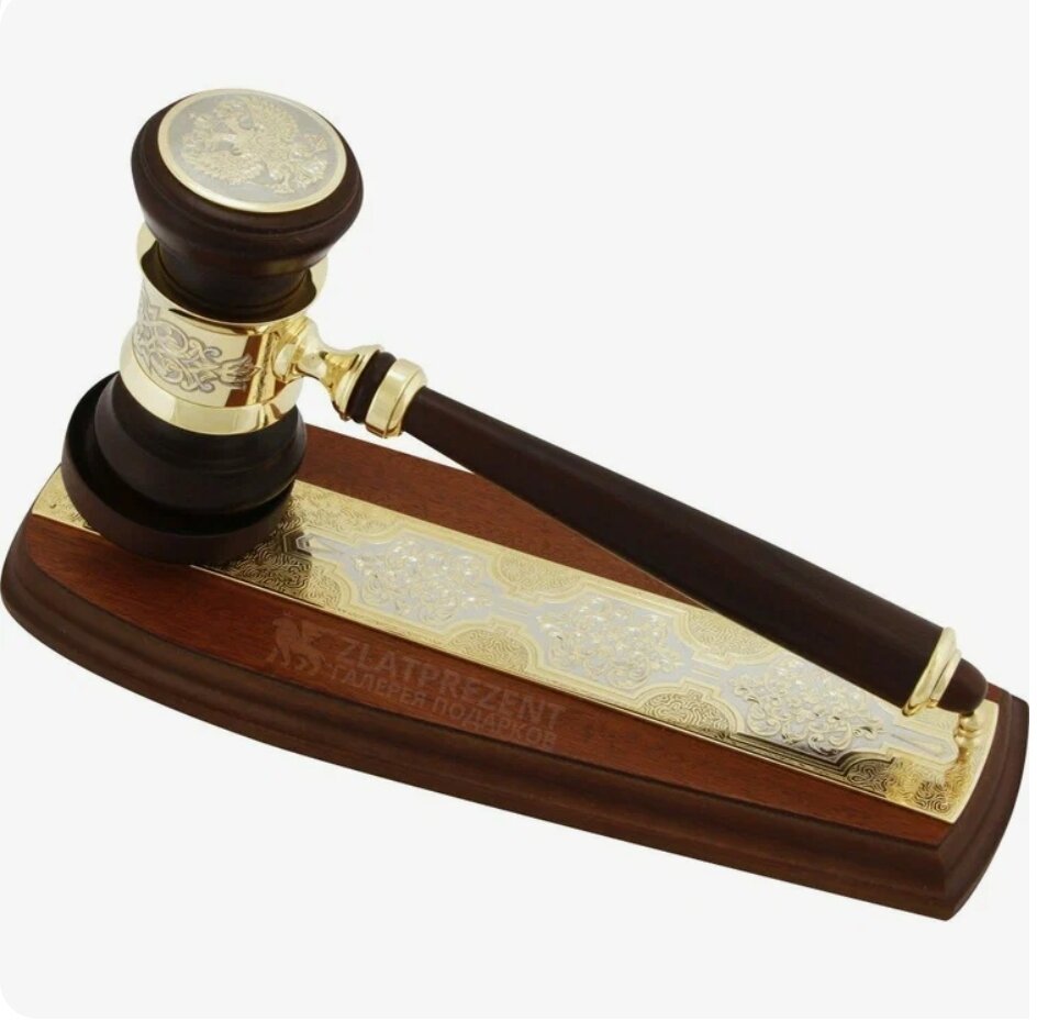 Скрин из рекламы судейского молотка