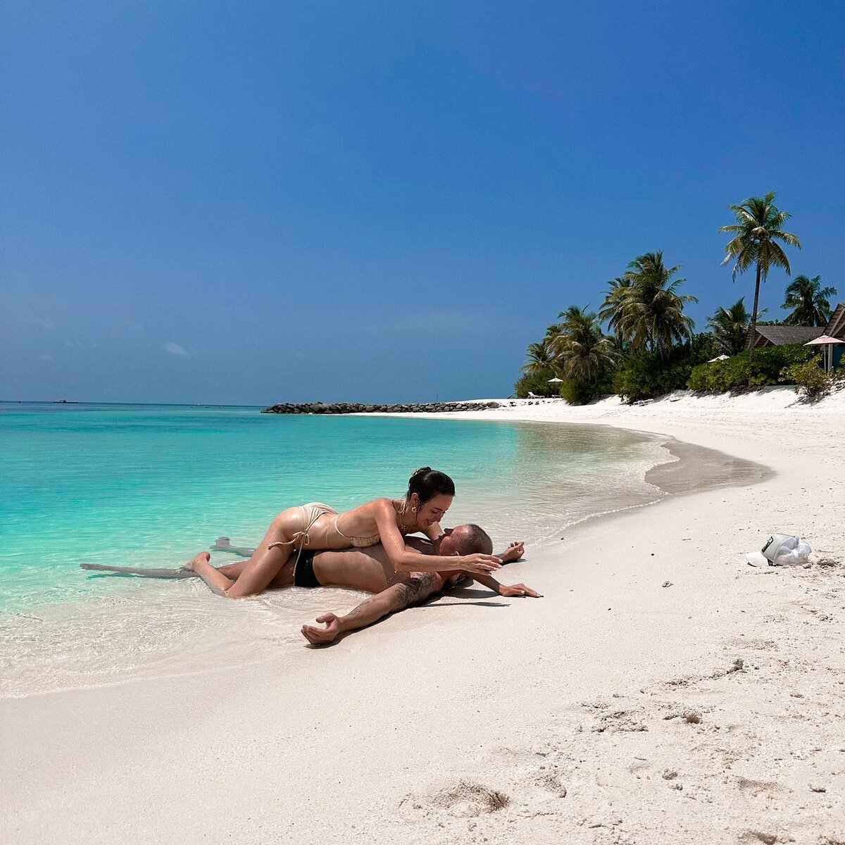    Дмитрий Тарасов и Анастасия Костенко на МальдивахСоцсети Дмитрия Тарасова