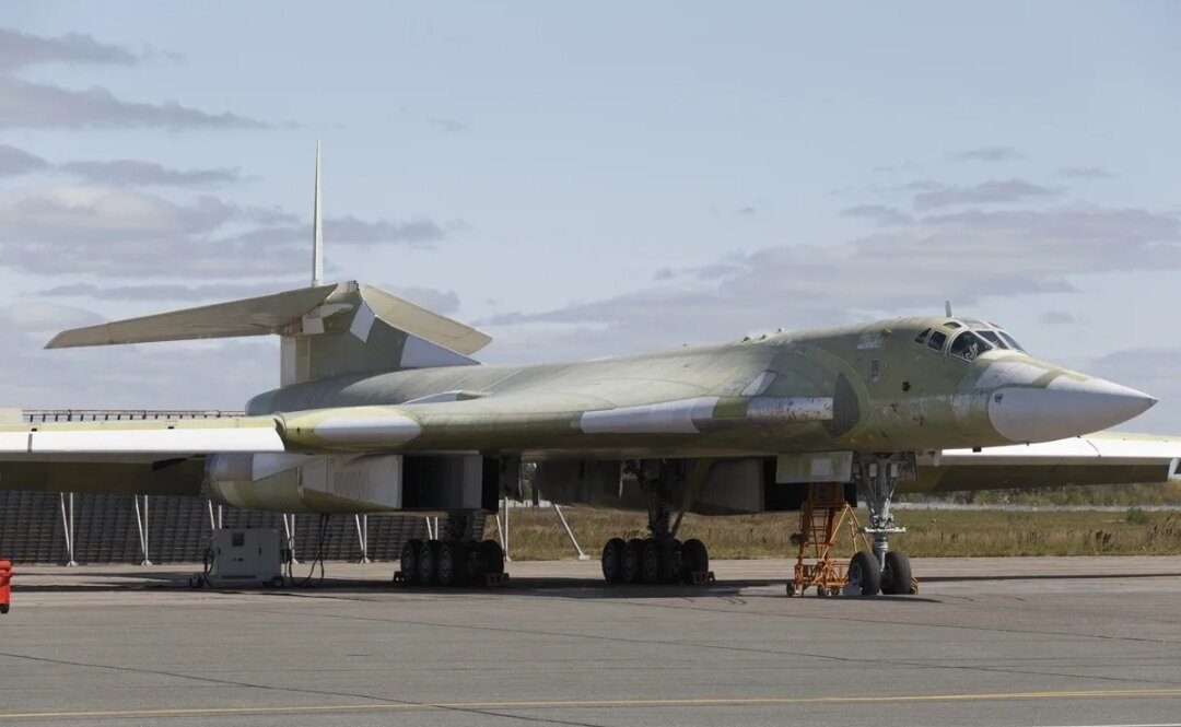 Модернизированный Ту-160 получил новые системы связи и навигации, радиоэлектронное оборудование и двигатели НК-32-02.