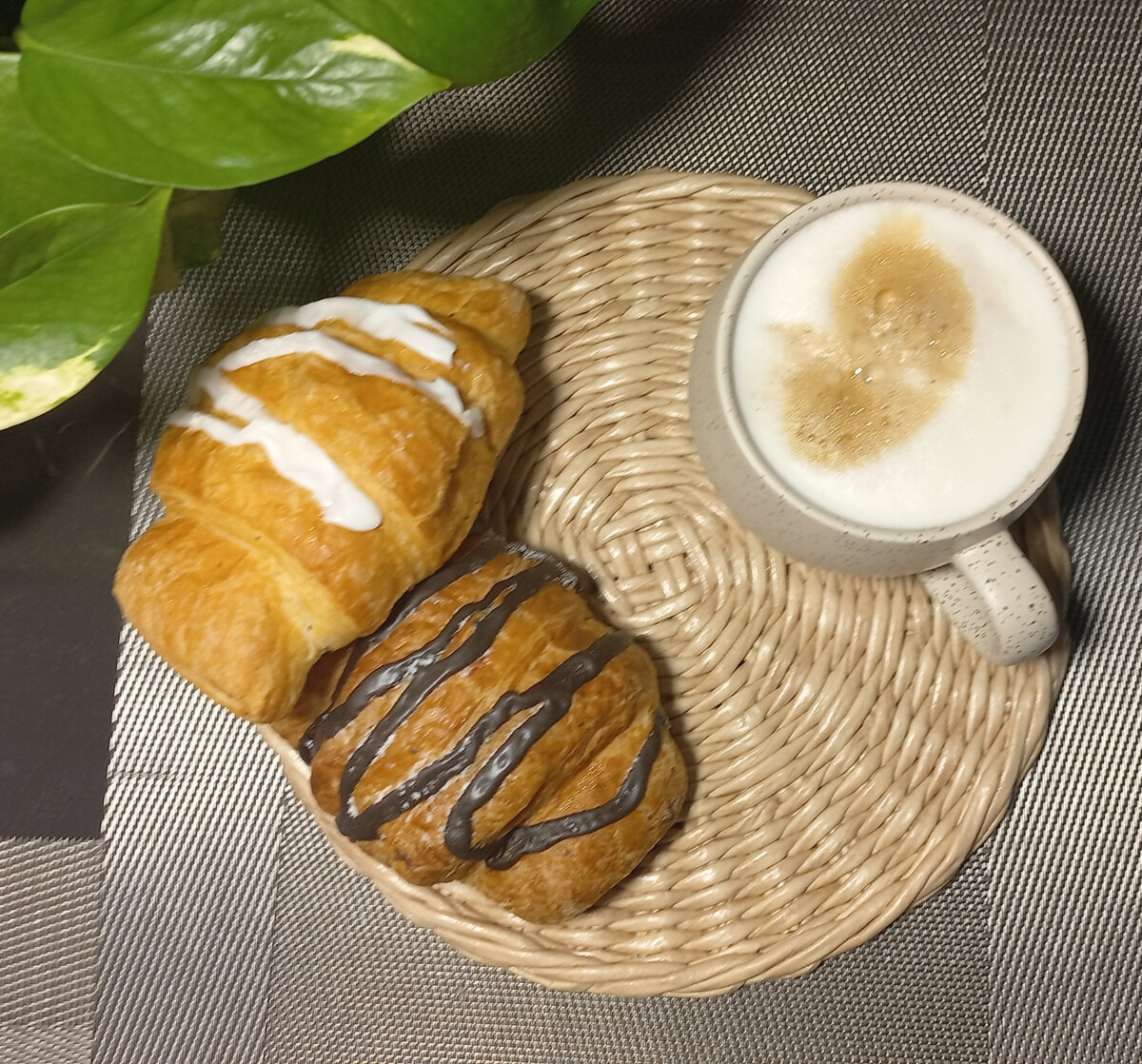 Сервировочная салфетка "блинчик" - первое изделие.