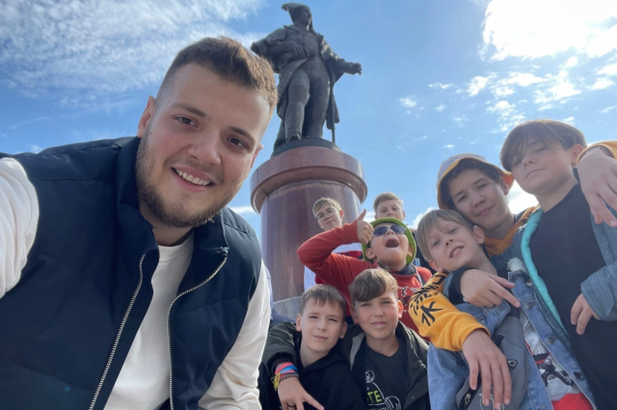    Кириллу Пахмутову всего 24 года, но на его счету две победы в педагогическом конкурсе – городском и всероссийском.