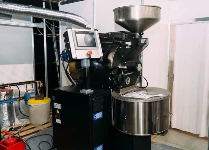 РАБОТАЮЩЕЕ ОБОРУДОВАНИЕ
ФАБРИКА ОБЖАРКИВы можете своими глазами увидеть процесс обжарки кофе

 Небольшая зарузка - ростеры, предназначенные для небольших производств
 Идеальное решение для стартапа - легкость установки и настройки процесса обжарки кофе

Вы сможете познакомиться и пообщаться с техническими специалистами ведущих компаний производителей оборудования, узнать о новинках и технических решениях.