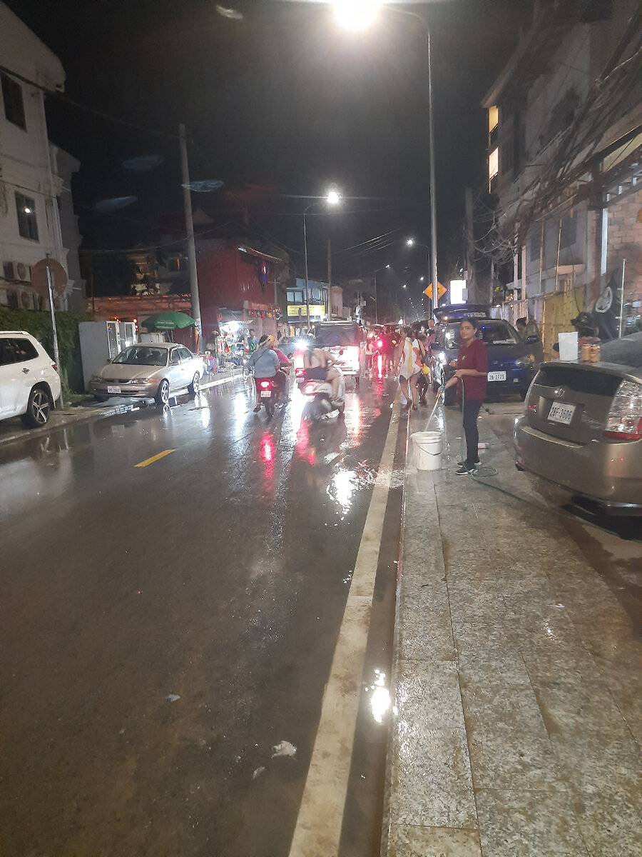 Ну и куда без обливания водой?