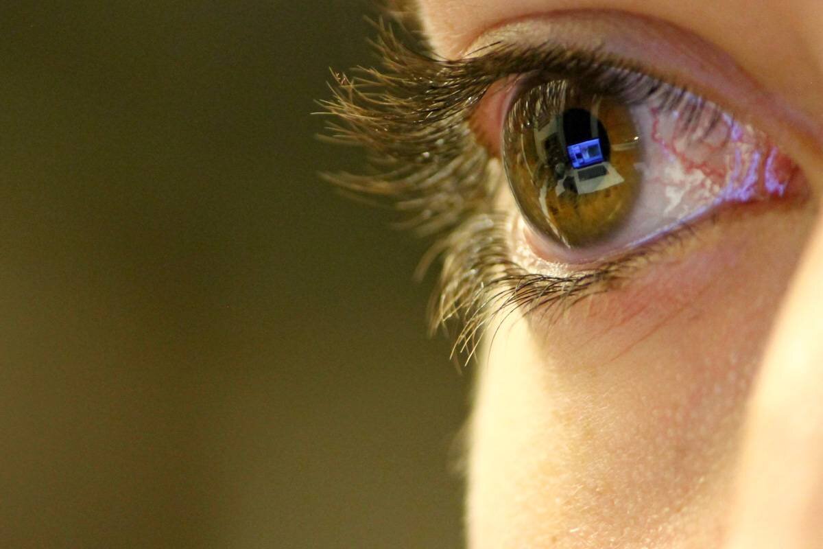 Портят ли линзы. Глаза. Глаза от компьютера. Глаз и зрение. Глаз человека.