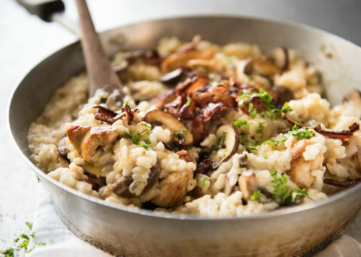 Курица с грибами. Ризотто с курицей. Mushroom Risotto. Ризотто с курицей и грибами. Рис с курицей и грибами.