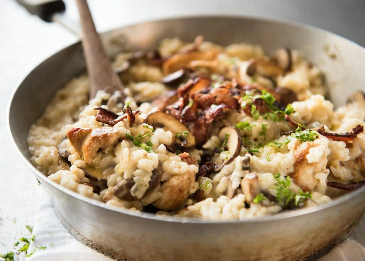 Курица с грибами пошаговый. Ризотто с курицей. Mushroom Risotto. Ризотто с курицей и грибами. Рис с курицей и грибами.