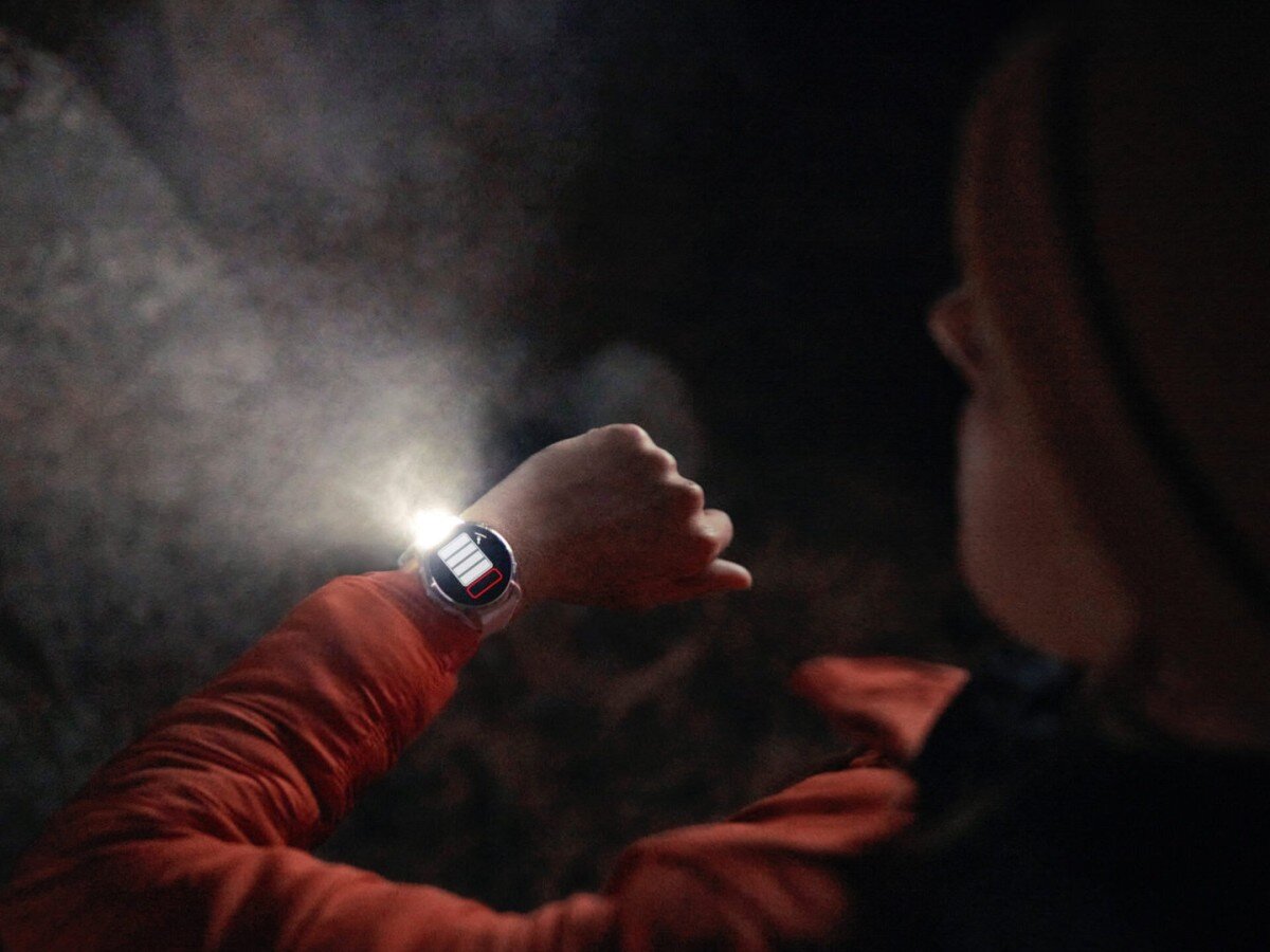    Garmin выпустила автономные смарт-часы со встроенным фонариком