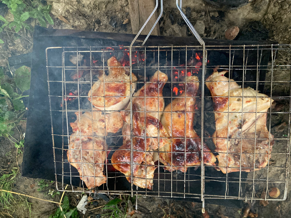 Дождь, а я жарю, представляете?