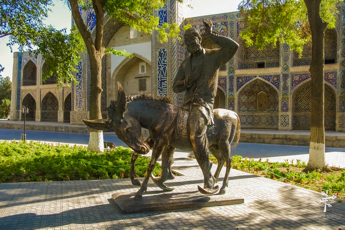Памятник Ходжа Насреддину в Бухаре