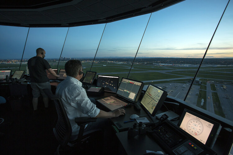 Авиадиспетчер в России: огромная пропасть между зарплатой и ...