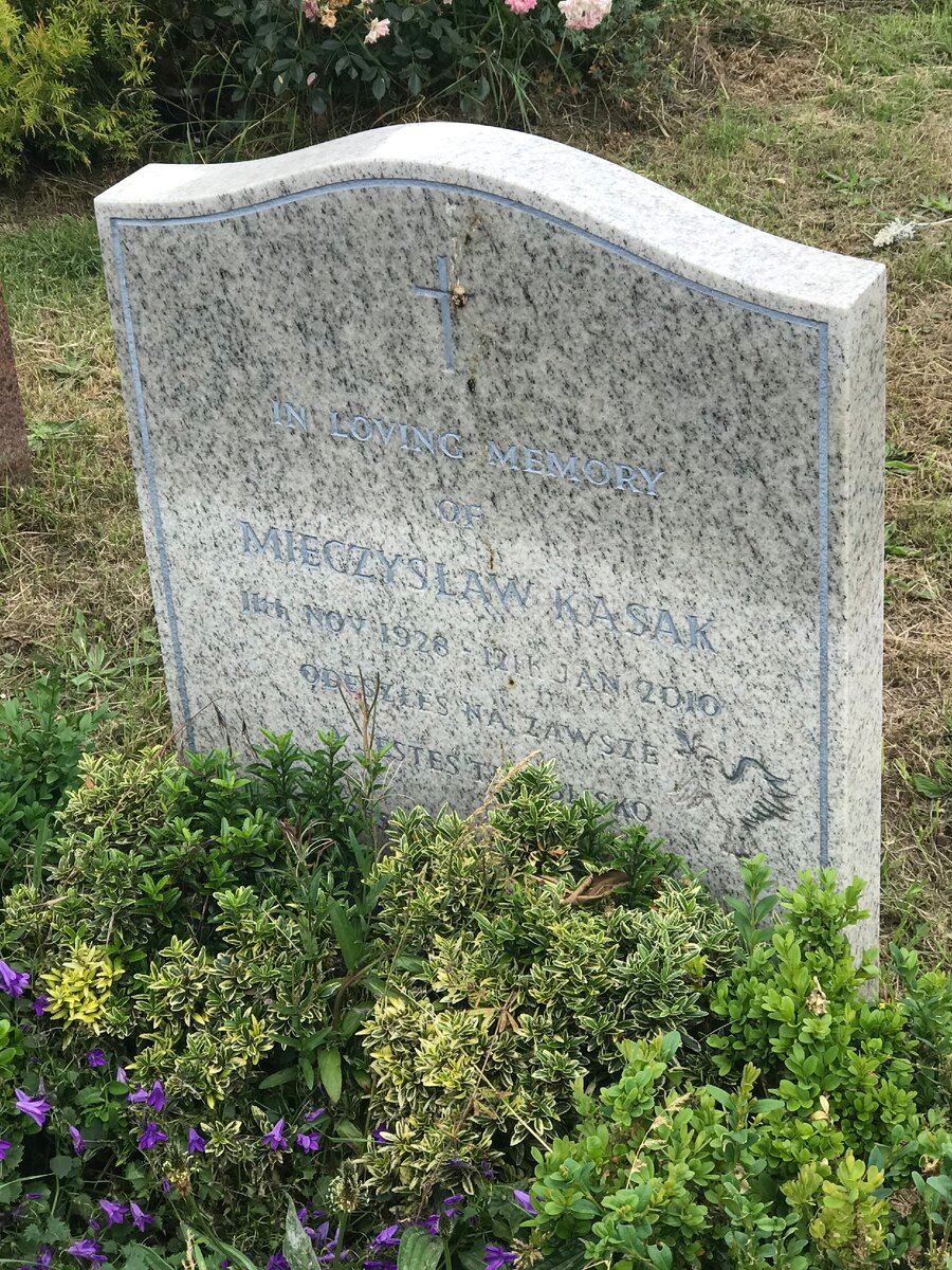 Мечислав Касак (11.11.1926 - 12.10.2010)