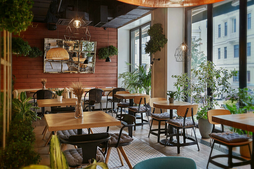 Рестораны сильно различаются по внешнему виду и предложениям, включая большое разнообразие кухонь и видов обслуживания, от недорогих ресторанов быстрого питания до семейных ресторанов со средней ценой и дорогих заведений класса люкс. 