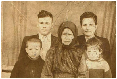 Мать Сергея Григорьевича и сестра  Екатерина с семьей