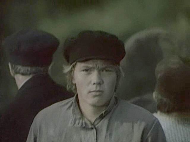 фото: https://www.kino-teatr.ru (трогательный эпизод из фильма, когда Антон уезжает из родной деревни в город)
 
